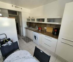 A louer APPARTEMENT T3 80 M2  BAGNOLS SUR CEZE