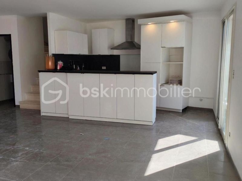 A louer APPARTEMENT DE PRESTIGE T3 115 M2 TERRASSE  NIMES