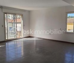 A louer APPARTEMENT DE PRESTIGE T3 115 M2 TERRASSE  NIMES
