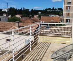 A louer APPARTEMENT DE PRESTIGE T3 115 M2 TERRASSE  NIMES