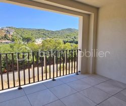 A louer APPARTEMENT DE PRESTIGE NEUF T3 71 M2 TERRASSE BORD DE MER GROSSETO PRUGNA