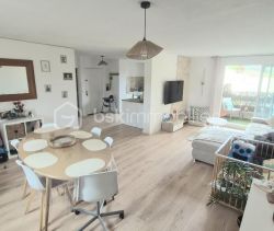 A louer APPARTEMENT T4 90 M2 TERRASSE BORD DE MER HYERES
