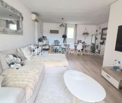 A louer APPARTEMENT T4 90 M2 TERRASSE BORD DE MER HYERES