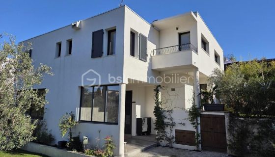 A louer LOFT  8 PIECES 200 M2 PLAGE à PIED VALLAURIS