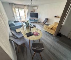 A louer APPARTEMENT T4 77 M2 BORD DE MER CAGNES SUR MER