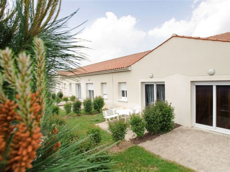 A louer APPARTEMENT T2 34 M2 TERRASSE  TONNAY CHARENTE