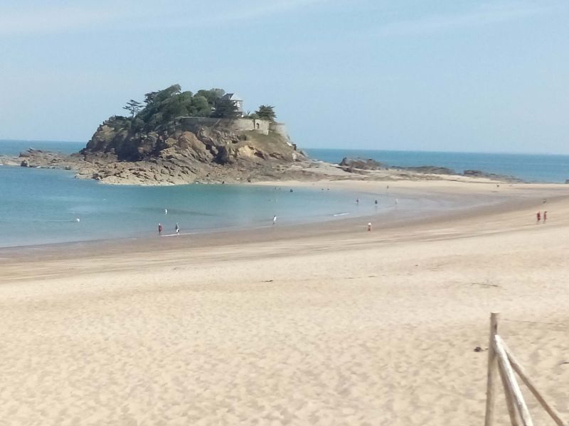 A vendre Terrain constructible 1200 m&sup2; proche mer Saint-Coulomb