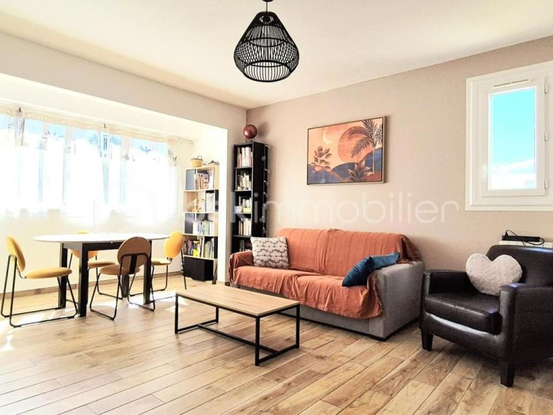 A louer APPARTEMENT T2 45 M2 BORD DE MER HYERES