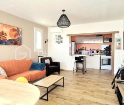A louer APPARTEMENT T2 45 M2 BORD DE MER HYERES