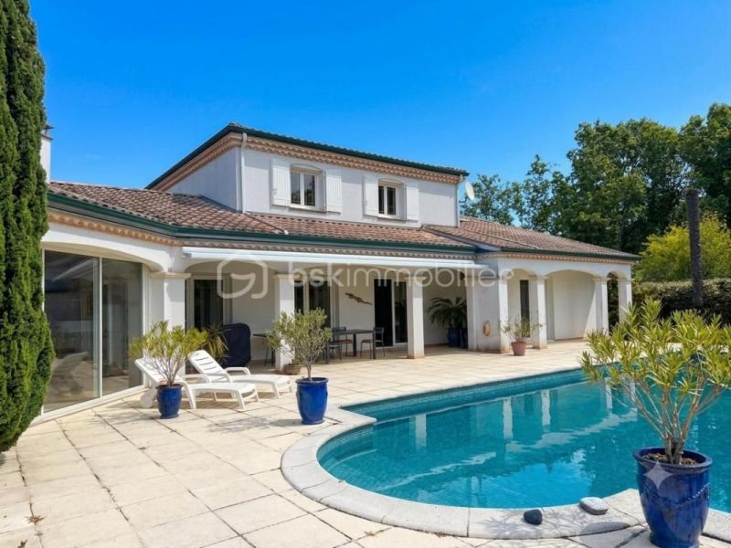 A louer MAISON  5 PIECES 220 M2 BORD DE MER BIGANOS
