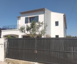 A louer MAISON  5 PIECES 144 M2 PLAGE à PIED HYERES