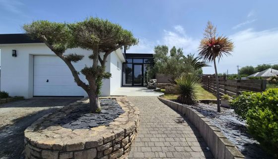 vente Belle maison contemporaine à 500 mètres de la plage à Guisseny 