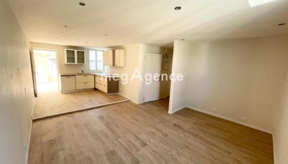 A louer APPARTEMENT T5 75 M2 BORD DE MER TOULON