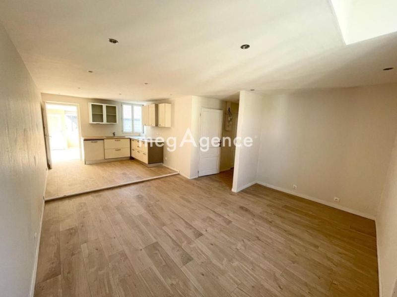 A louer APPARTEMENT T5 75 M2 BORD DE MER TOULON