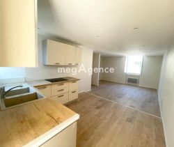 A louer APPARTEMENT T5 75 M2 BORD DE MER TOULON