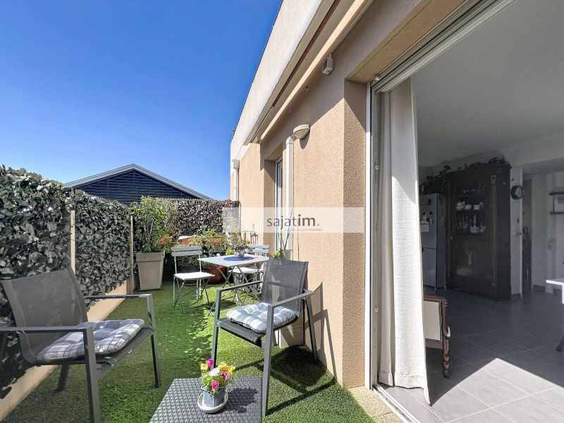 A louer APPARTEMENT DE PRESTIGE T3 60 M2 TERRASSE BORD DE MER LA CIOTAT