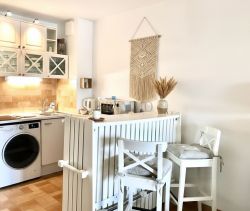 A louer APPARTEMENT T3 39 M2 TERRASSE PIEDS DANS L'EAU GRIMAUD