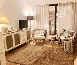 A louer APPARTEMENT T3 39 M2 TERRASSE PIEDS DANS L'EAU GRIMAUD