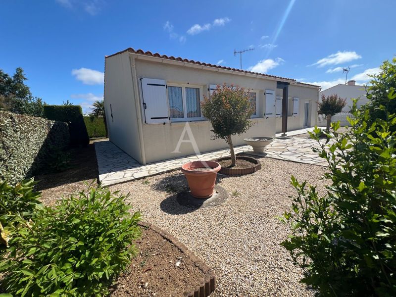 A vendre MAISON  4 PIECES 94 M2 BORD DE MER LONGEVILLE SUR MER