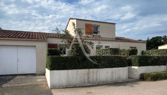 A vendre MAISON  4 PIECES 76 M2 BORD DE MER LONGEVILLE SUR MER
