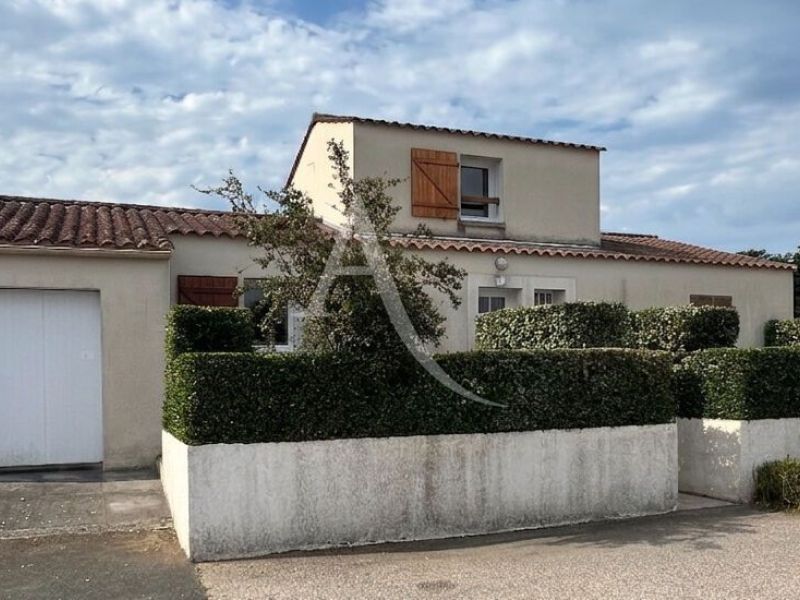 A vendre MAISON  4 PIECES 76 M2 BORD DE MER LONGEVILLE SUR MER