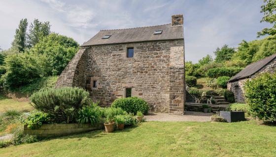 A vendre MAGNIFIQUE MOULIN XVe SIECLE ENTRE TERRE ET MER 7 PIECES 176 M&sup2; HENVIC