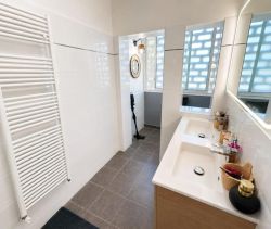 A louer APPARTEMENT NEUF T4 70 M2 BORD DE MER SAINT RAPHAEL