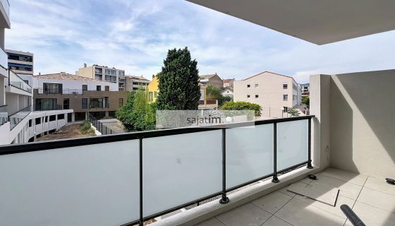 A louer APPARTEMENT DE PRESTIGE T2 45 M2 TERRASSE PIEDS DANS L'EAU LA CIOTAT