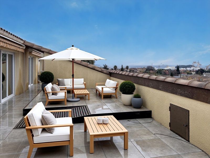 A vendre spacieux APPARTEMENT T4 127 M&sup2; DERNIER ETAGE VUE MER La Ciotat