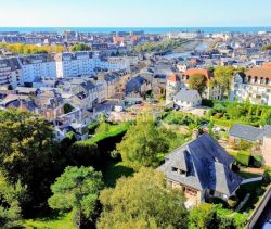 A louer MAISON  DE MAîTRE PIEDS DANS L'EAU TROUVILLE SUR MER