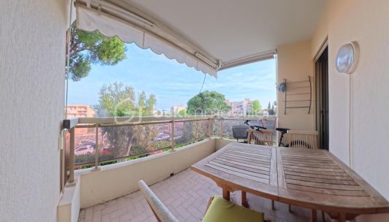 A louer APPARTEMENT T2 49 M2 TERRASSE BORD DE MER GOLFE JUAN