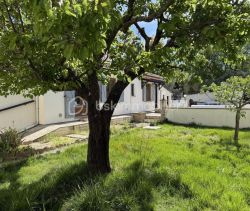 A louer MAISON  8 PIECES 170 M2  PELISSANNE