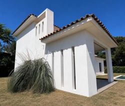 A louer MAISON  D'ARCHITECTE BORD DE MER SANARY SUR MER