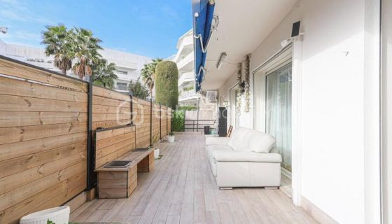 A louer APPARTEMENT NEUF T4 98 M2 TERRASSE BORD DE MER CANNES