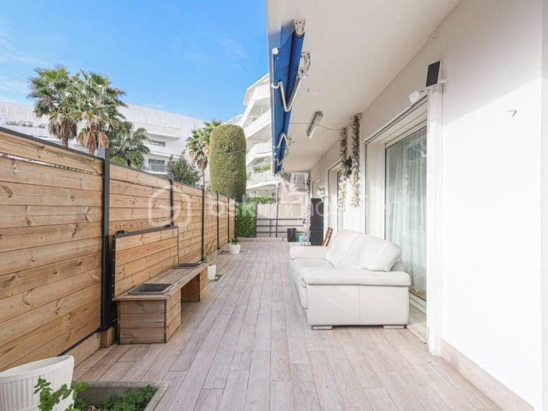 A louer APPARTEMENT NEUF T4 98 M2 TERRASSE BORD DE MER CANNES