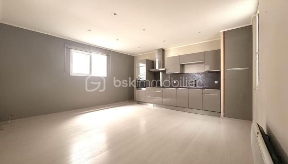 A louer APPARTEMENT T3 66 M2 BORD DE MER SETE