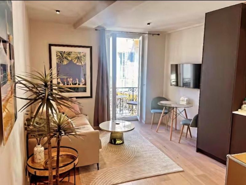 A louer APPARTEMENT T2 26 M2 BORD DE MER NICE