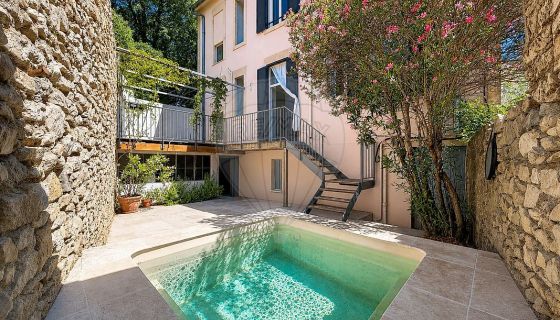 A louer MAISON  DE MAîTRE  NIMES
