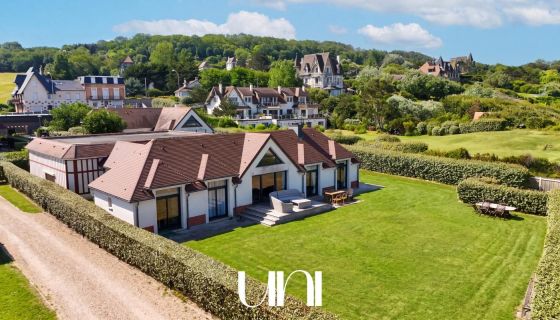 A louer MAISON  D'ARCHITECTE PIEDS DANS L'EAU DEAUVILLE