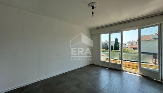 A louer APPARTEMENT T3 62 M2 BORD DE MER CAGNES SUR MER