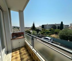 A louer APPARTEMENT T3 62 M2 BORD DE MER CAGNES SUR MER