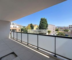 A vendre APPARTEMENT DE PRESTIGE T3 61 M2 TERRASSE PIEDS DANS L'EAU LA CIOTAT