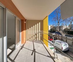 A vendre APPARTEMENT T3 62 M2 TERRASSE BORD DE MER SIX FOURS LES PLAGES