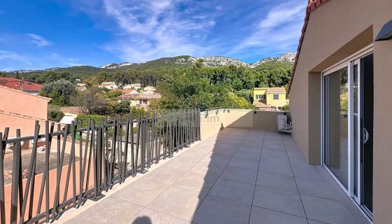 A vendre APPARTEMENT DUPLEX DE PRESTIGE T3 77 M2 TERRASSE BORD DE MER TOULON