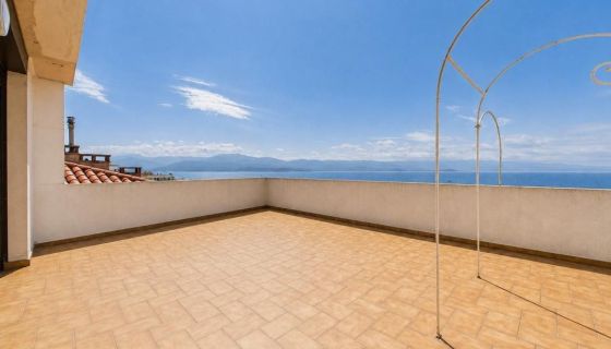 A louer APPARTEMENT DE PRESTIGE T5 129 M2 TERRASSE VUE MER AJACCIO