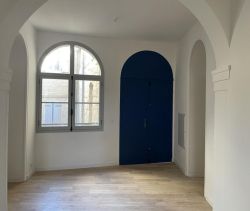 A louer APPARTEMENT T4 128 M2 TERRASSE  UZES