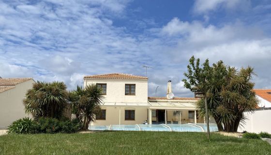 A vendre MAISON  5 PIECES 156 M2 BORD DE MER SAINT GILLES CROIX DE VIE