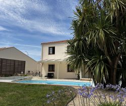 A vendre MAISON  5 PIECES 156 M2 BORD DE MER SAINT GILLES CROIX DE VIE