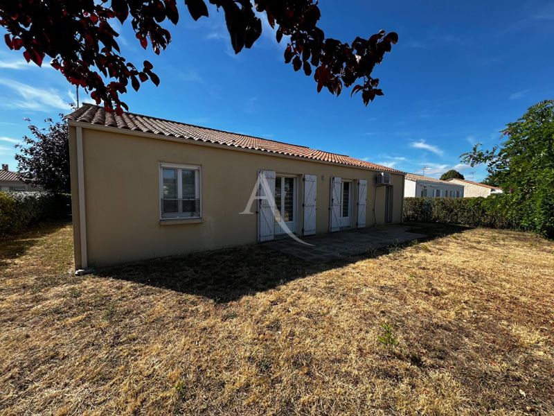 A vendre MAISON  4 PIECES 76 M2 BORD DE MER LONGEVILLE SUR MER