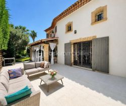 A vendre MAISON  6 PIECES 176 M2 BORD DE MER CANNES